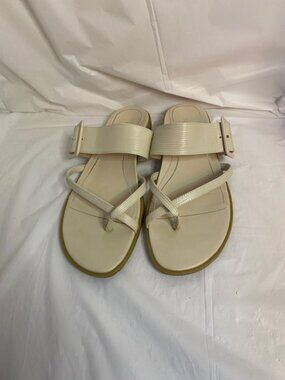 Vionic Julep Leather Sandals/Shoes in Ivory/Cream, Women's size 9.5